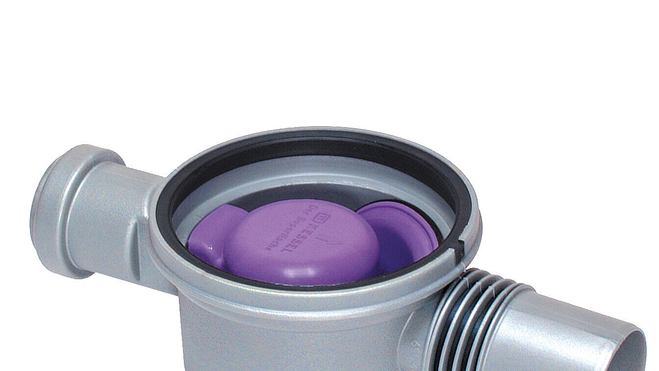 Fixed seal between the drain body and upper section Fixed seal between the drain body and upper section